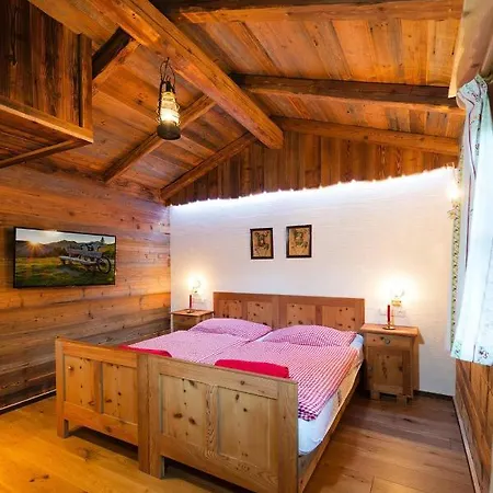 Chalet Chalet Steinbock, St Martin Am Tennengebirge *